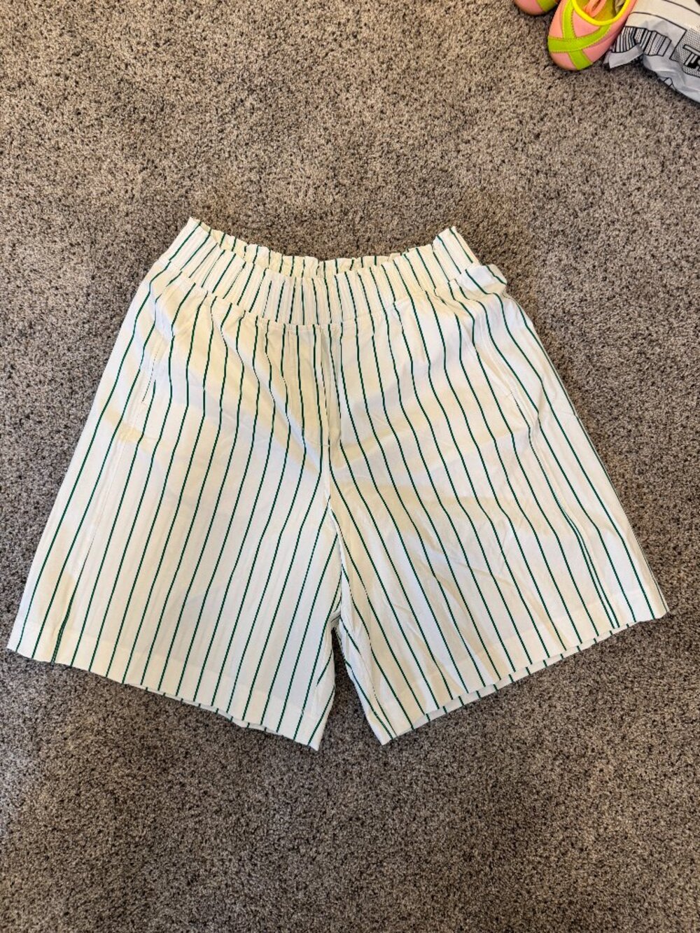 Lululemon Stretch Woven Ruffle-Waist Bermuda Shorts Green Stripe M